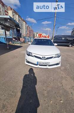 Седан Toyota Camry 2012 в Ромнах