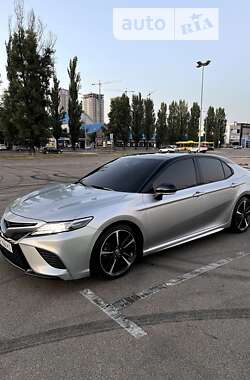 Седан Toyota Camry 2020 в Києві