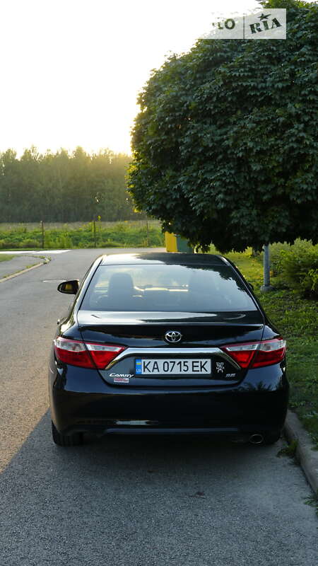 Седан Toyota Camry 2016 в Киеве
