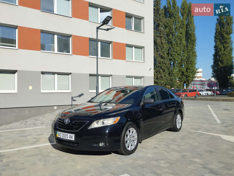 Седан Toyota Camry 2007 в Ужгороде