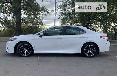 Седан Toyota Camry 2019 в Турбовом