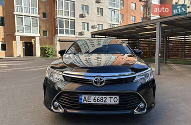 Седан Toyota Camry 2017 в Дніпрі