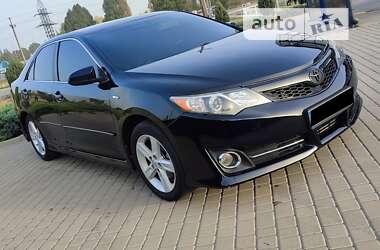 Седан Toyota Camry 2013 в Дніпрі