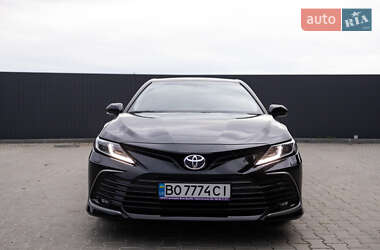 Седан Toyota Camry 2022 в Тернополе