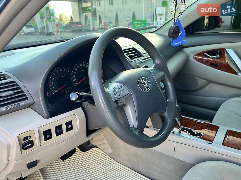 Седан Toyota Camry 2007 в Киеве
