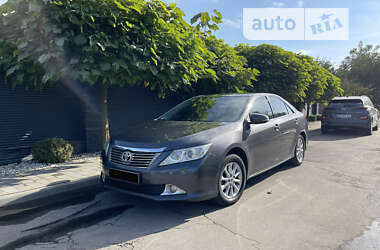 Седан Toyota Camry 2013 в Хмельницком