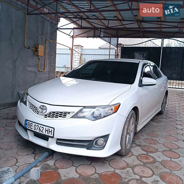 Седан Toyota Camry 2014 в Первомайську