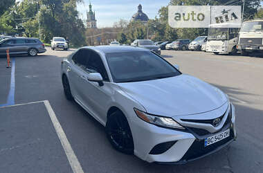 Седан Toyota Camry 2018 в Львове