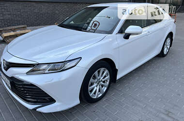 Седан Toyota Camry 2020 в Киеве