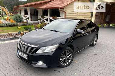 Седан Toyota Camry 2011 в Ужгороде