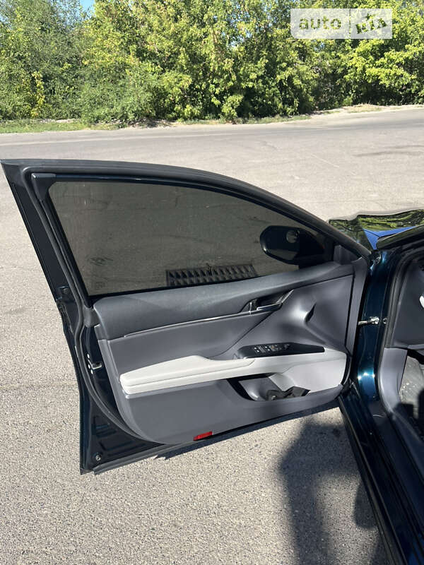 Седан Toyota Camry 2019 в Кривом Роге