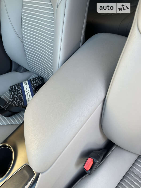 Седан Toyota Camry 2019 в Кривом Роге