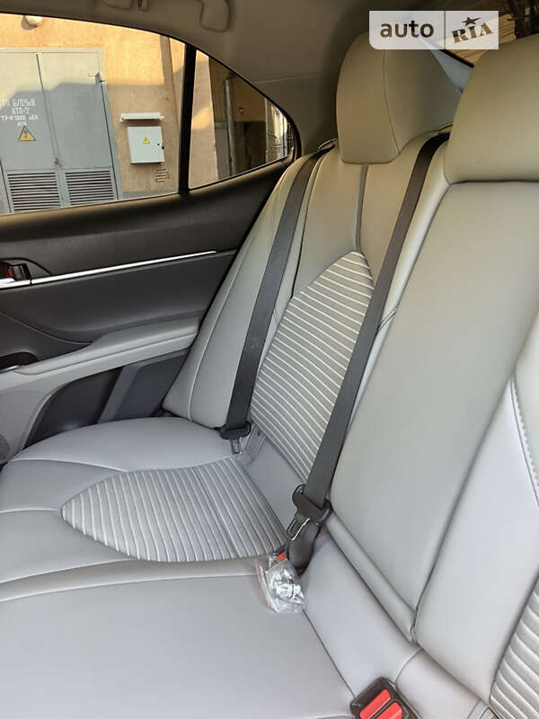 Седан Toyota Camry 2019 в Кривом Роге