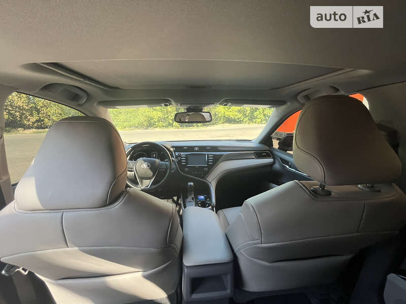 Седан Toyota Camry 2019 в Кривом Роге