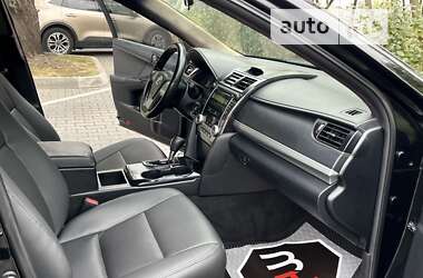 Седан Toyota Camry 2013 в Киеве