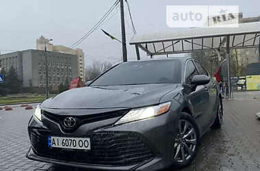 Седан Toyota Camry 2017 в Дніпрі