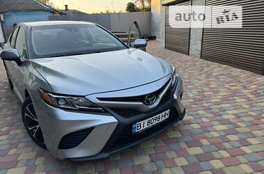 Седан Toyota Camry 2018 в Полтаві