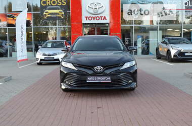 Седан Toyota Camry 2019 в Житомире