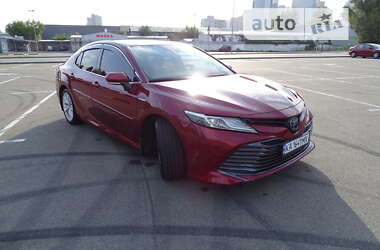 Седан Toyota Camry 2019 в Киеве