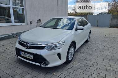 Седан Toyota Camry 2016 в Львове