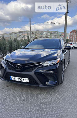 Седан Toyota Camry 2019 в Полтаве