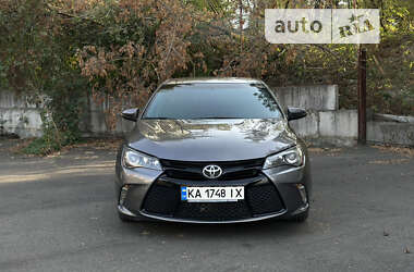 Седан Toyota Camry 2015 в Києві