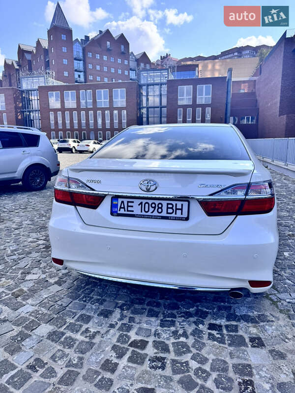 Седан Toyota Camry 2017 в Днепре
