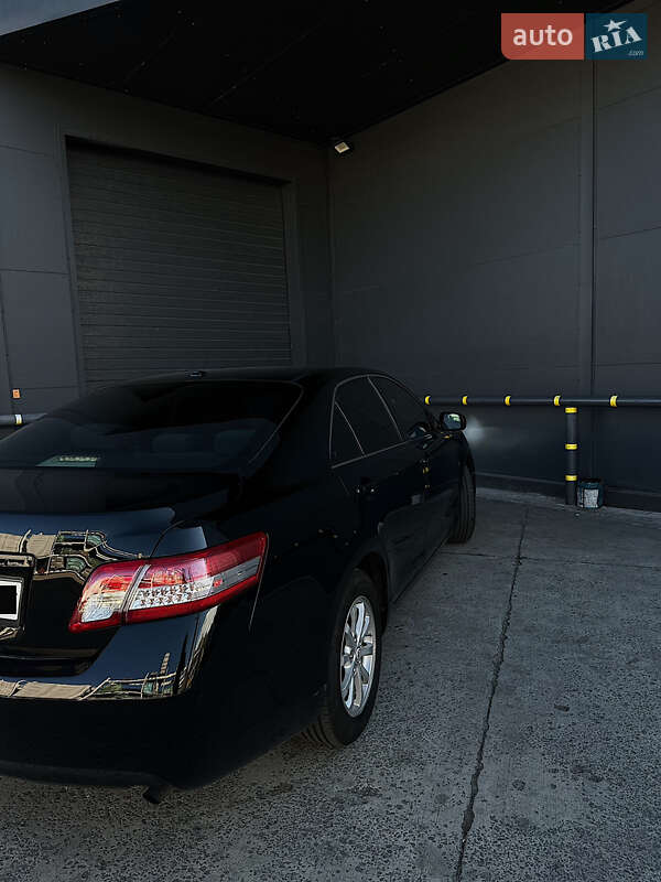 Седан Toyota Camry 2011 в Житомире