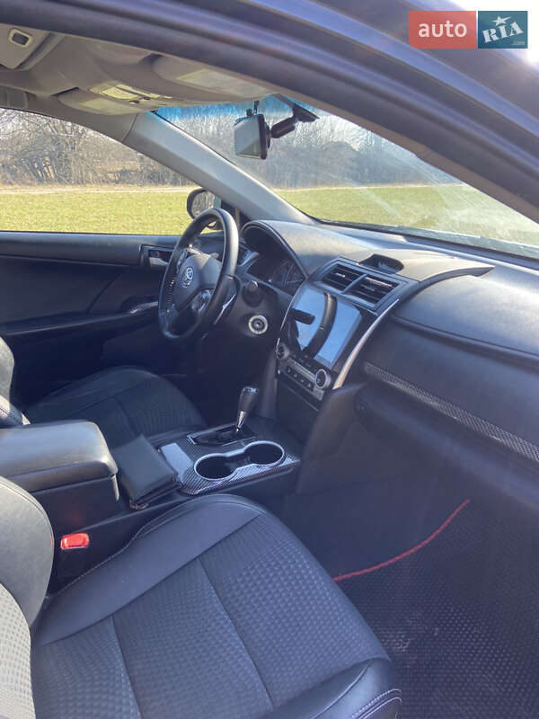 Седан Toyota Camry 2014 в Овручі