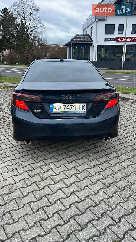 Седан Toyota Camry 2014 в Овручі