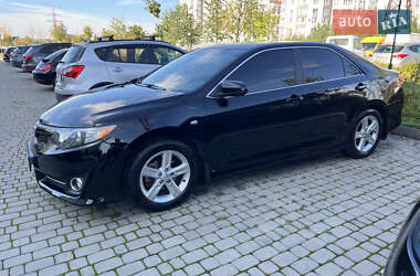 Седан Toyota Camry 2013 в Івано-Франківську