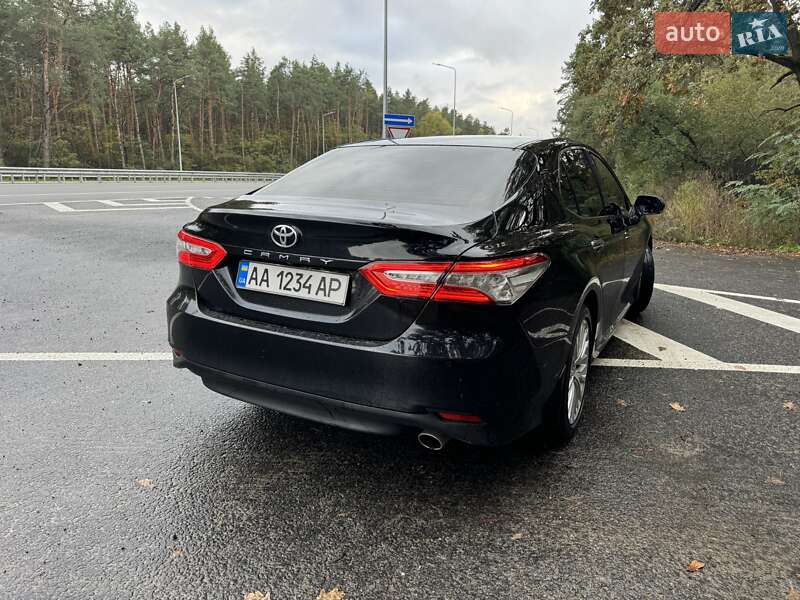 Седан Toyota Camry 2018 в Києві