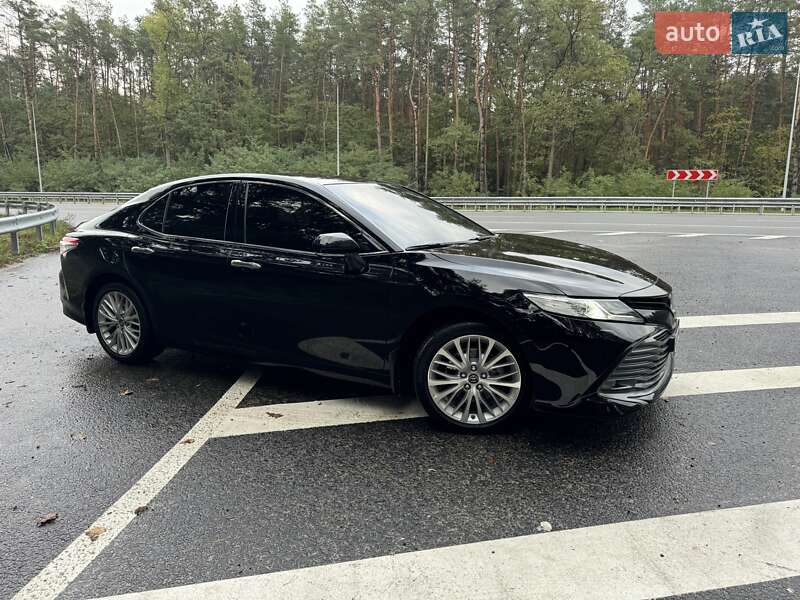 Седан Toyota Camry 2018 в Києві