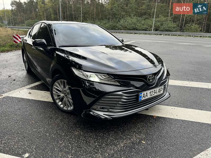 Седан Toyota Camry 2018 в Києві