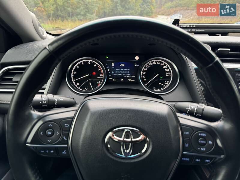 Седан Toyota Camry 2018 в Києві