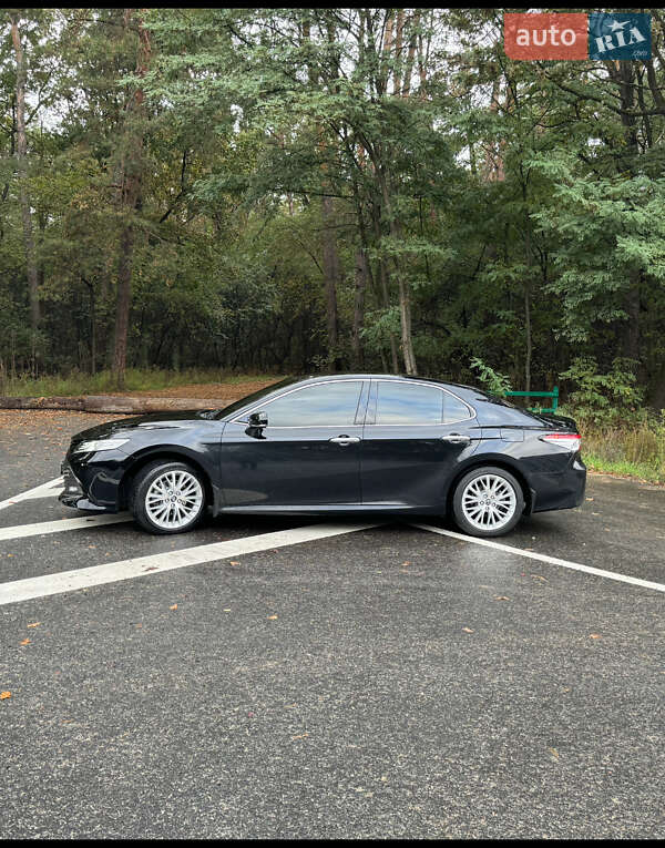 Седан Toyota Camry 2018 в Києві