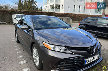 Седан Toyota Camry 2019 в Києві