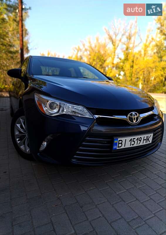 Седан Toyota Camry 2015 в Кременчуге
