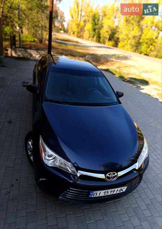 Седан Toyota Camry 2015 в Кременчуге