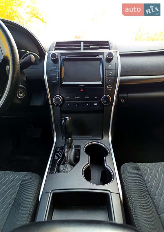 Седан Toyota Camry 2015 в Кременчуге
