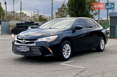 Седан Toyota Camry 2015 в Киеве