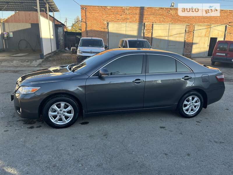 Седан Toyota Camry 2011 в Харкові