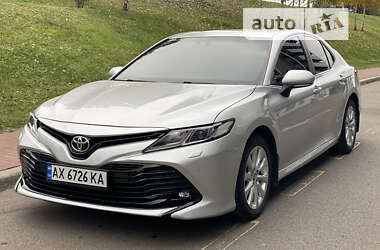 Седан Toyota Camry 2019 в Киеве