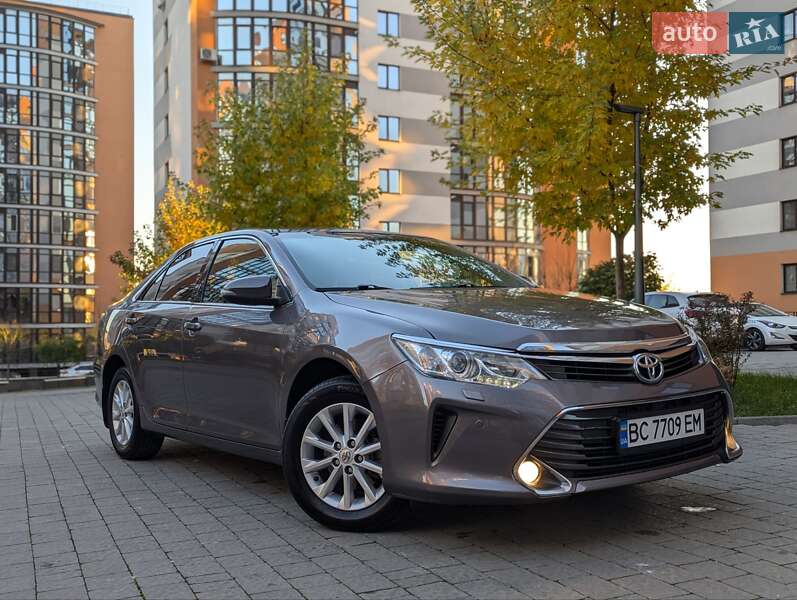 Седан Toyota Camry 2016 в Івано-Франківську