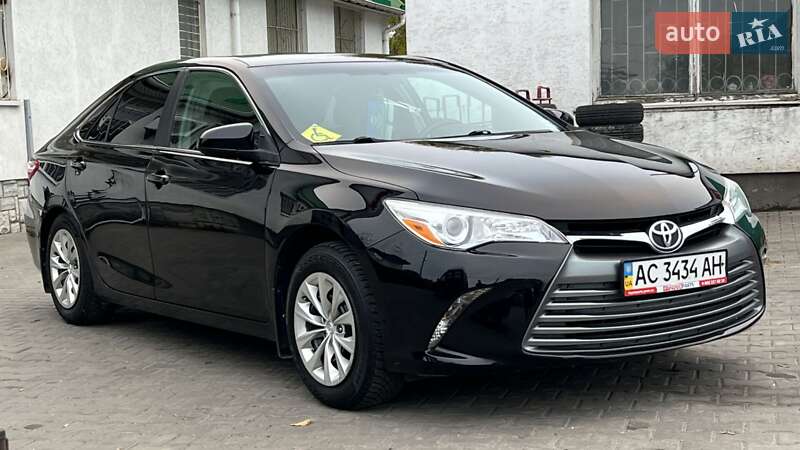 Седан Toyota Camry 2015 в Луцьку