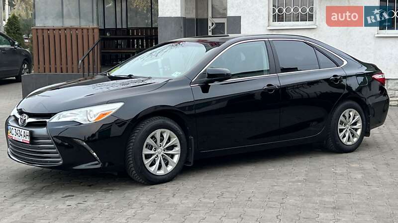 Седан Toyota Camry 2015 в Луцьку