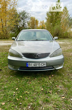 Седан Toyota Camry 2004 в Кременчуці