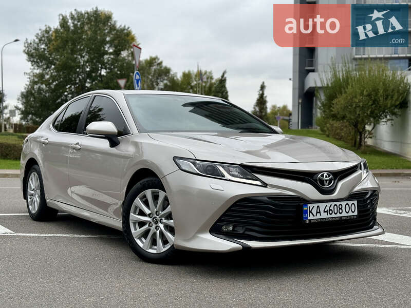 Седан Toyota Camry 2017 в Киеве