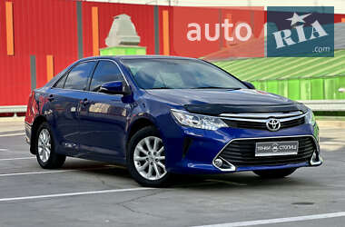 Седан Toyota Camry 2015 в Киеве