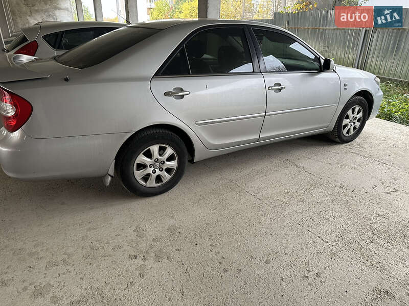Седан Toyota Camry 2004 в Львове